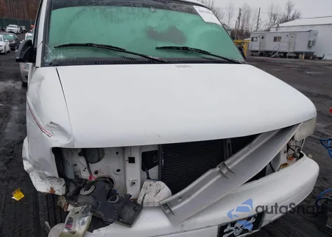 2002 Chevrolet Astro Ls z USA, uszkodzony, nr VIN 1GNEL19X52B143916